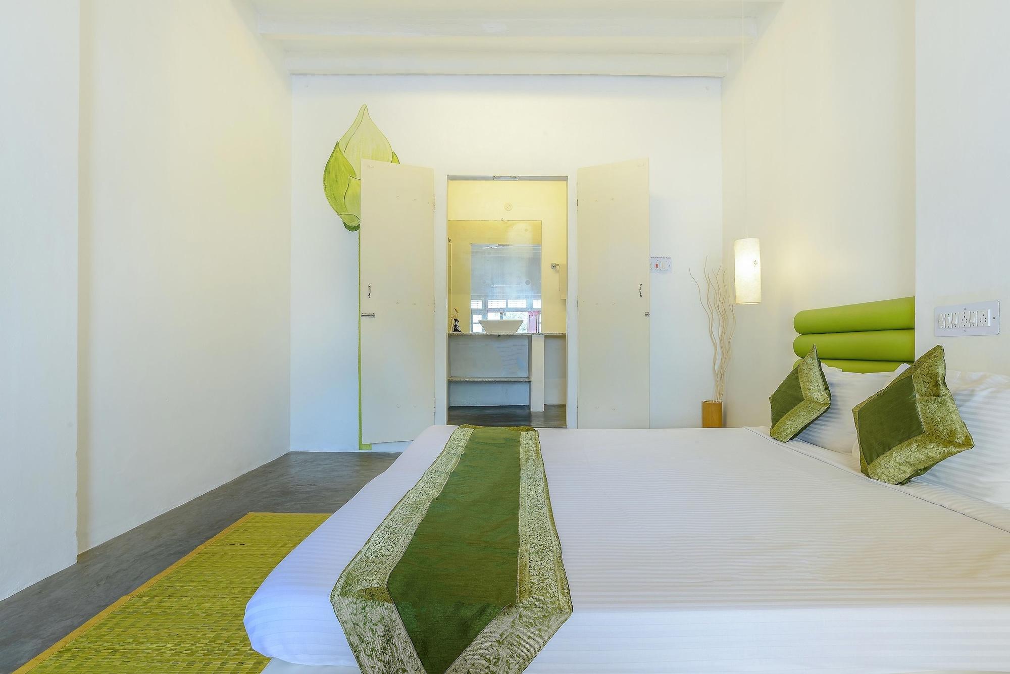 Itsy Hotels Red Lotus Heritage, Promenade Beach Пондичерри Экстерьер фото