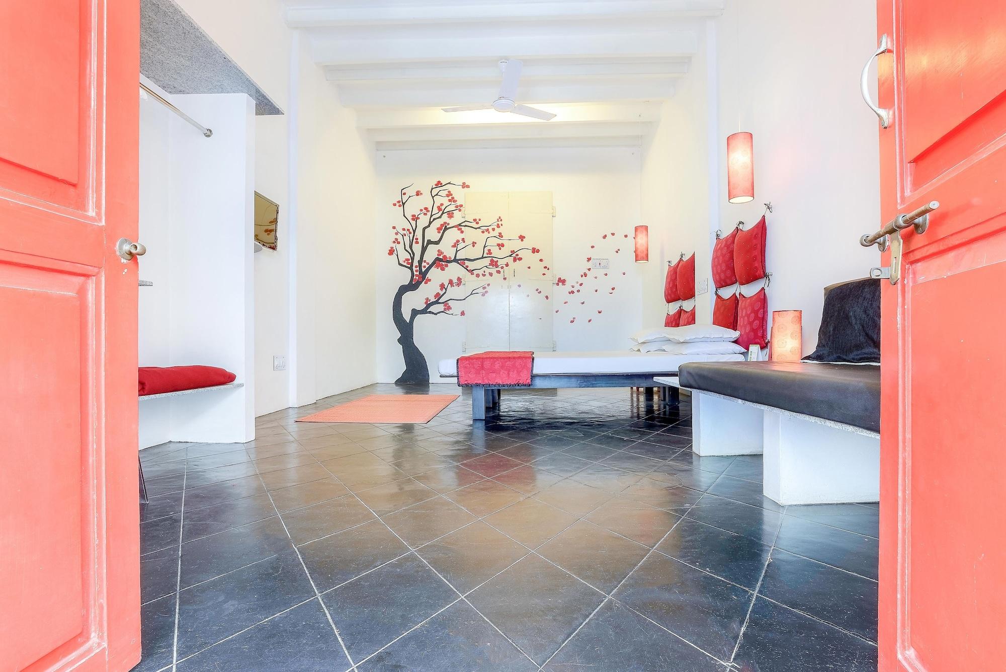 Itsy Hotels Red Lotus Heritage, Promenade Beach Пондичерри Экстерьер фото