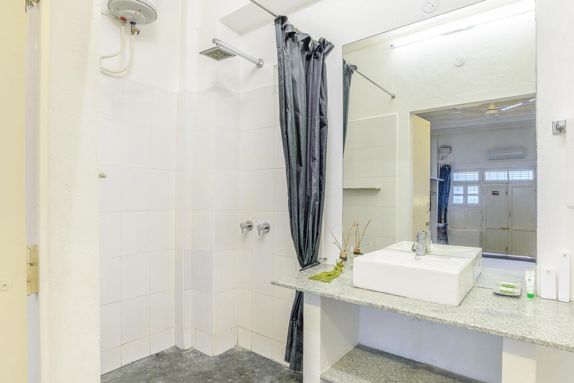 Itsy Hotels Red Lotus Heritage, Promenade Beach Пондичерри Экстерьер фото