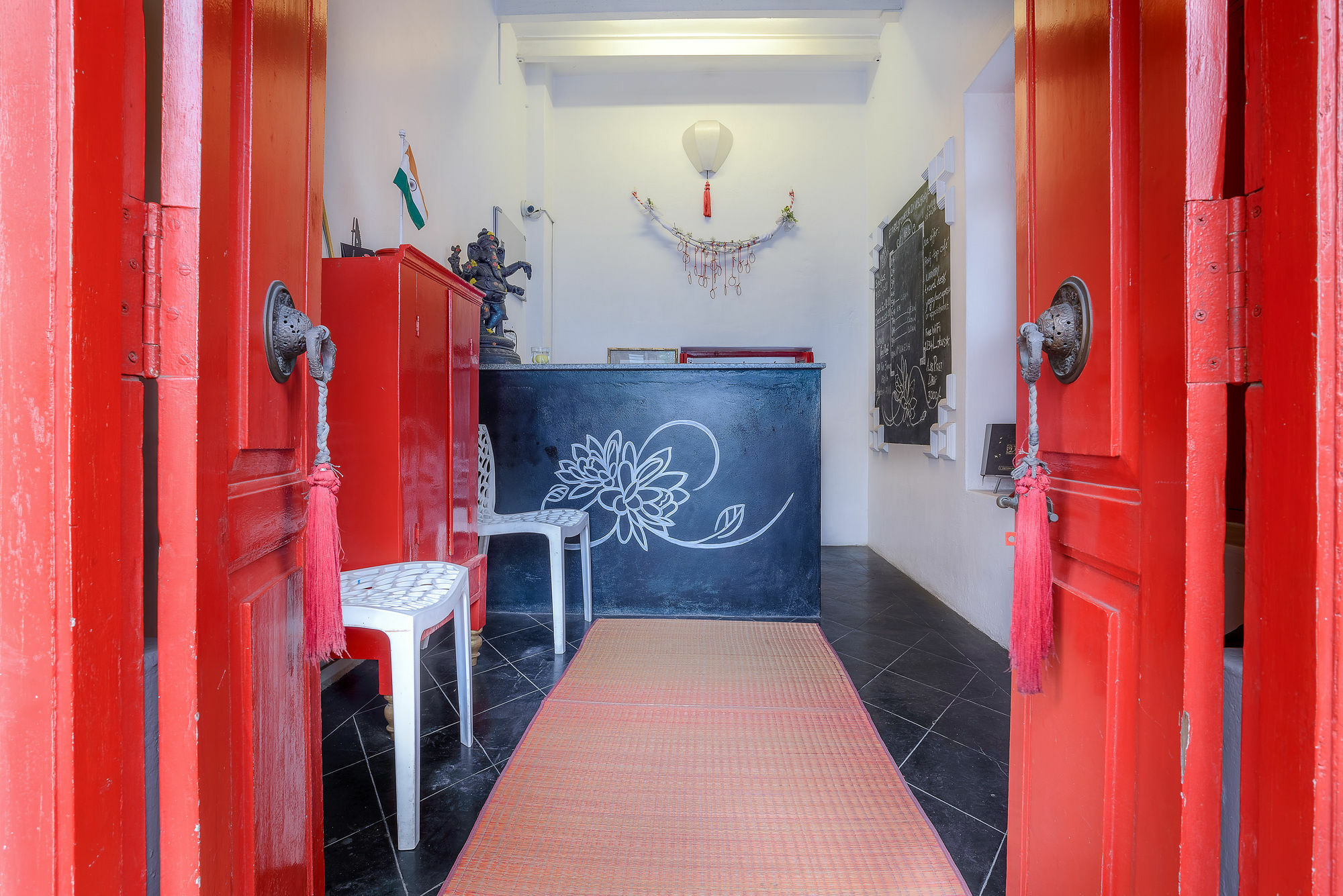 Itsy Hotels Red Lotus Heritage, Promenade Beach Пондичерри Экстерьер фото